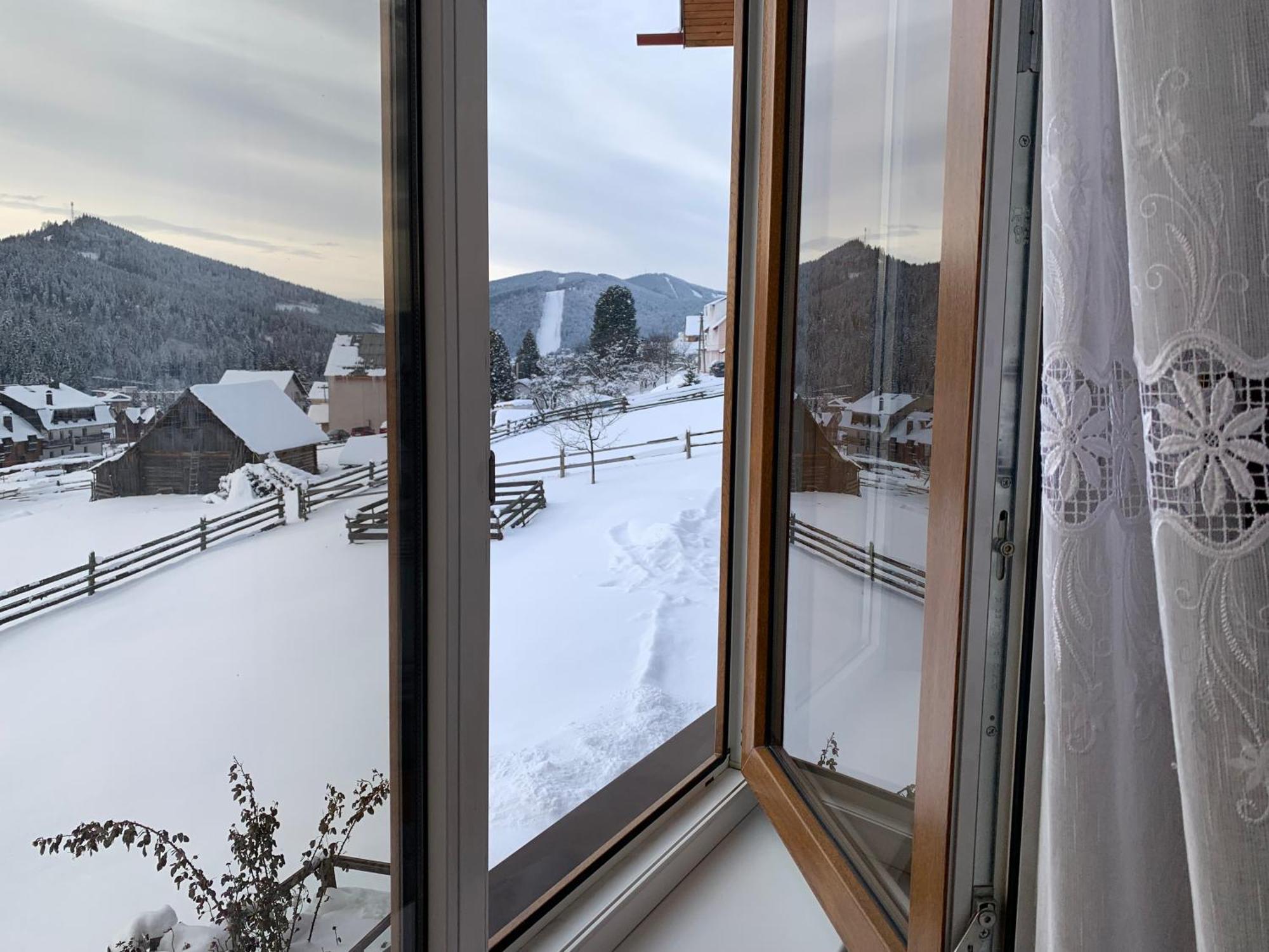 Guest House Velet Bukovel Ngoại thất bức ảnh
