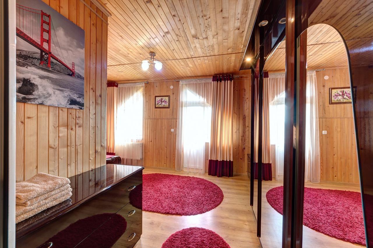Guest House Velet Bukovel Ngoại thất bức ảnh